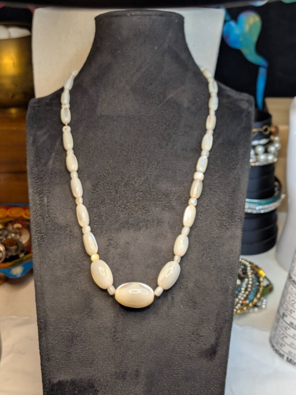 Vintage Mother of Pearl Graduated Bead Necklace